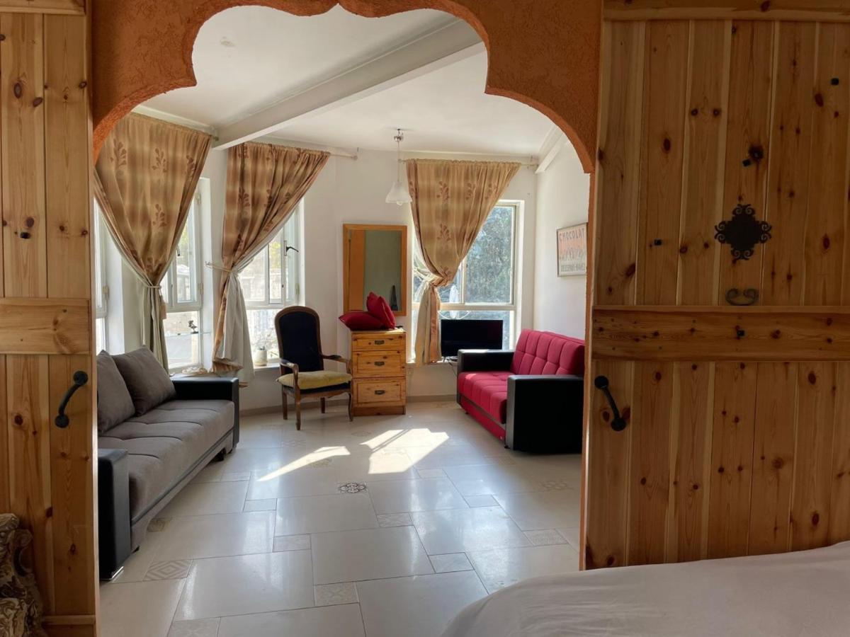 Sweet 'En Kerem View Bed and Breakfast Jerusalem Eksteriør billede