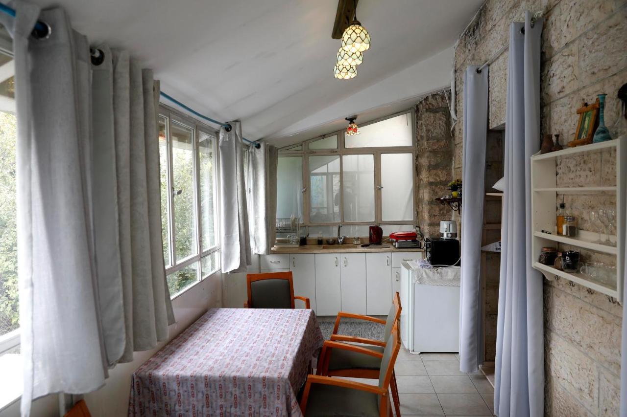 Sweet 'En Kerem View Bed and Breakfast Jerusalem Eksteriør billede